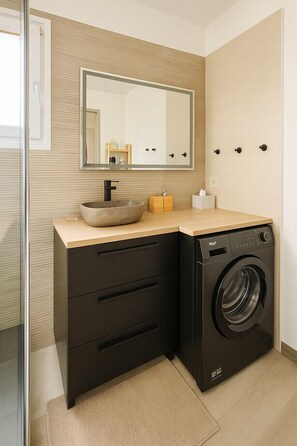 Interior - Apartment for 6 with garden near beach (Bandol)