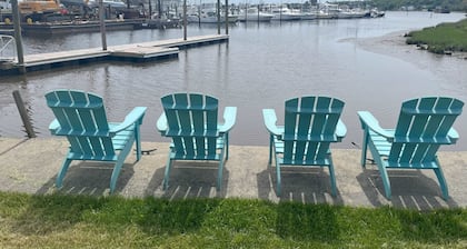 River's End Cottages - Captain's Quarters