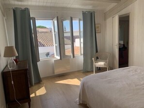 4 chambres, fer et planche à repasser, Wi-Fi