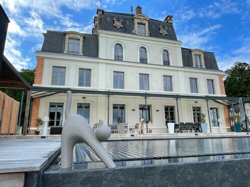 Chambre magnifique dans un château aux portes du circuits