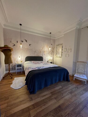 Chambre magnifique dans un château aux portes du circuits