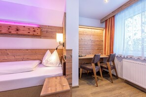 Twin Room, Mountain View