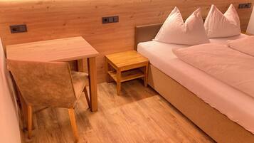 Premium bedding, in-room safe, blackout drapes, soundproofing