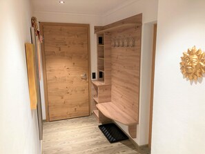 Apartment, Balcony, Mountain View | Living area | 40-inch Smart TV with cable channels