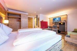 Superior Triple Room, Balcony, Mountain View | Premium bedding, in-room safe, blackout drapes, soundproofing - Siegmundshof Hotel Garni (Saalbach)