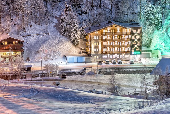 Front of property - Siegmundshof Hotel Garni (Saalbach)