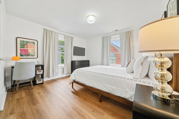4 habitaciones, tabla de planchar con plancha, wifi y ropa de cama