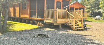 Charming 3-bedroom cabin with WiFi and AC in soothing Ely