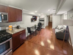 冰箱、微波炉、烤箱、炉灶