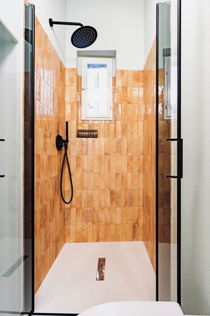 Shower, hair dryer, bidet, towels - Studio Santa Croce, charming apartment in marvelous Lucca (Lucca)