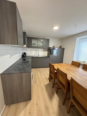 Private kitchen - Super nice and extremely large apartment approx. 145 m² in a country house in Priorei (Hagen)