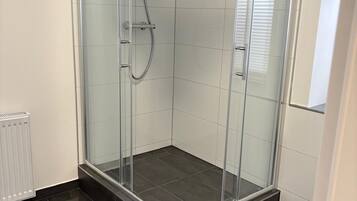 淋浴設備、風筒、提供毛巾、廁紙