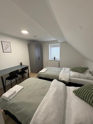 4 bedrooms, iron/ironing board, WiFi, bed sheets