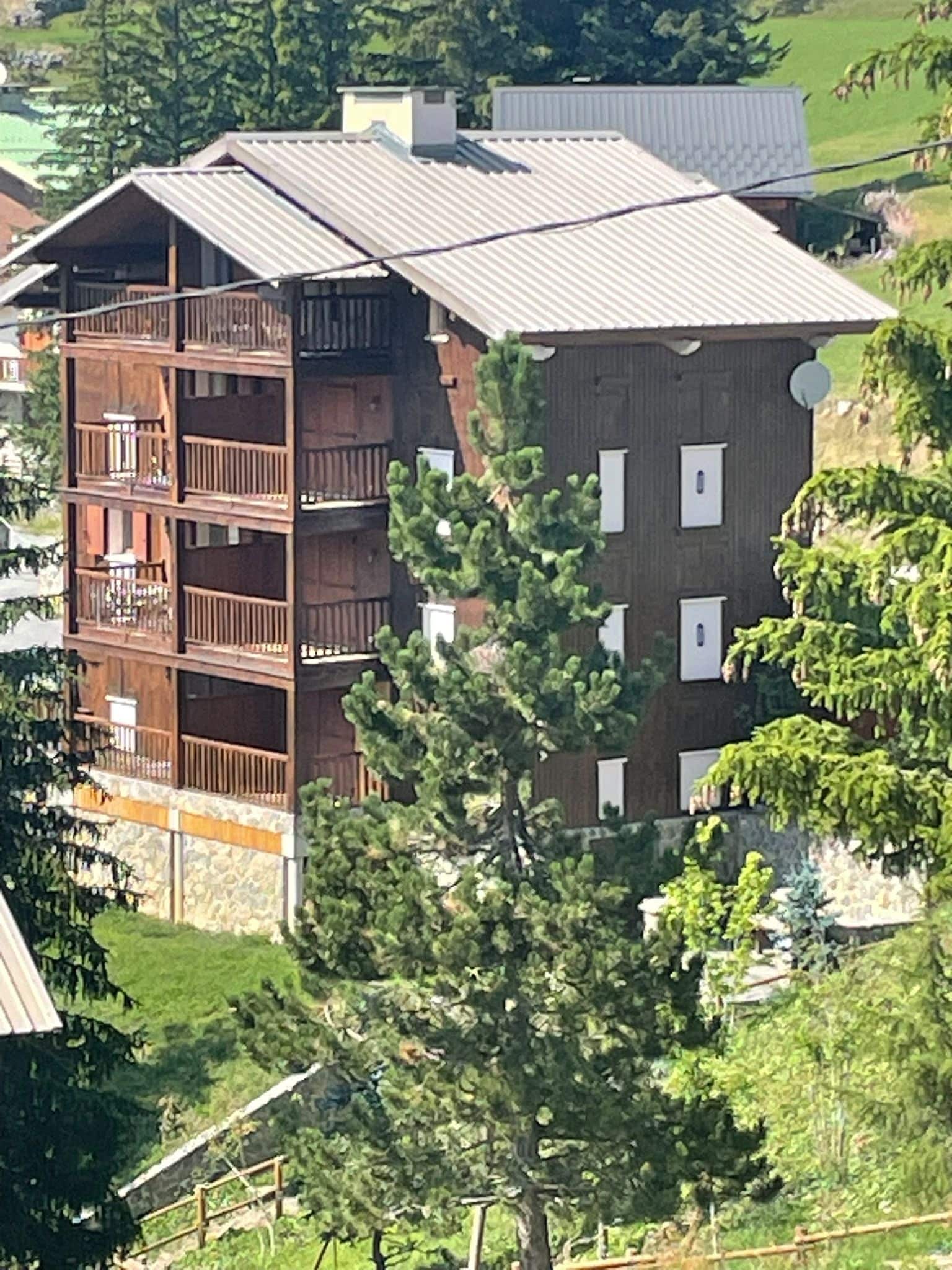 Vu d ensemble du chalet exposé plein sud