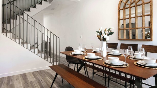 Dining - Relax in Spacious 4BR Townhouse Sleeps 9 with WiFi (Los Angeles)