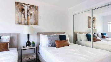 4 bedrooms, iron/ironing board, WiFi, bed sheets