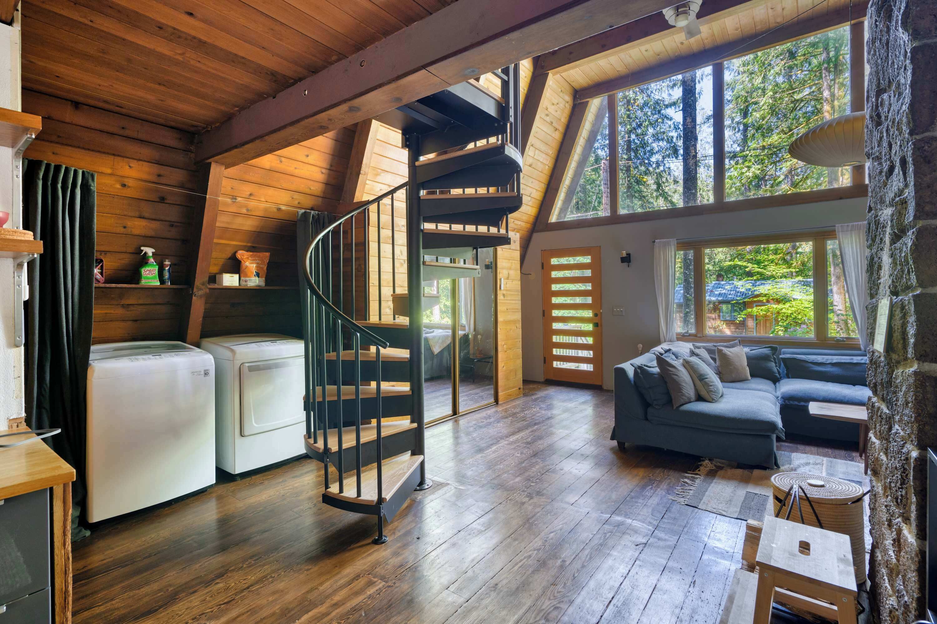 TV, peis og kontorer