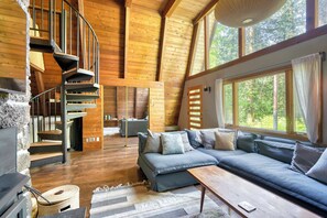 TV, offices - Modern A-Frame - Hot Tub - Forest Escape (Rhododendron)