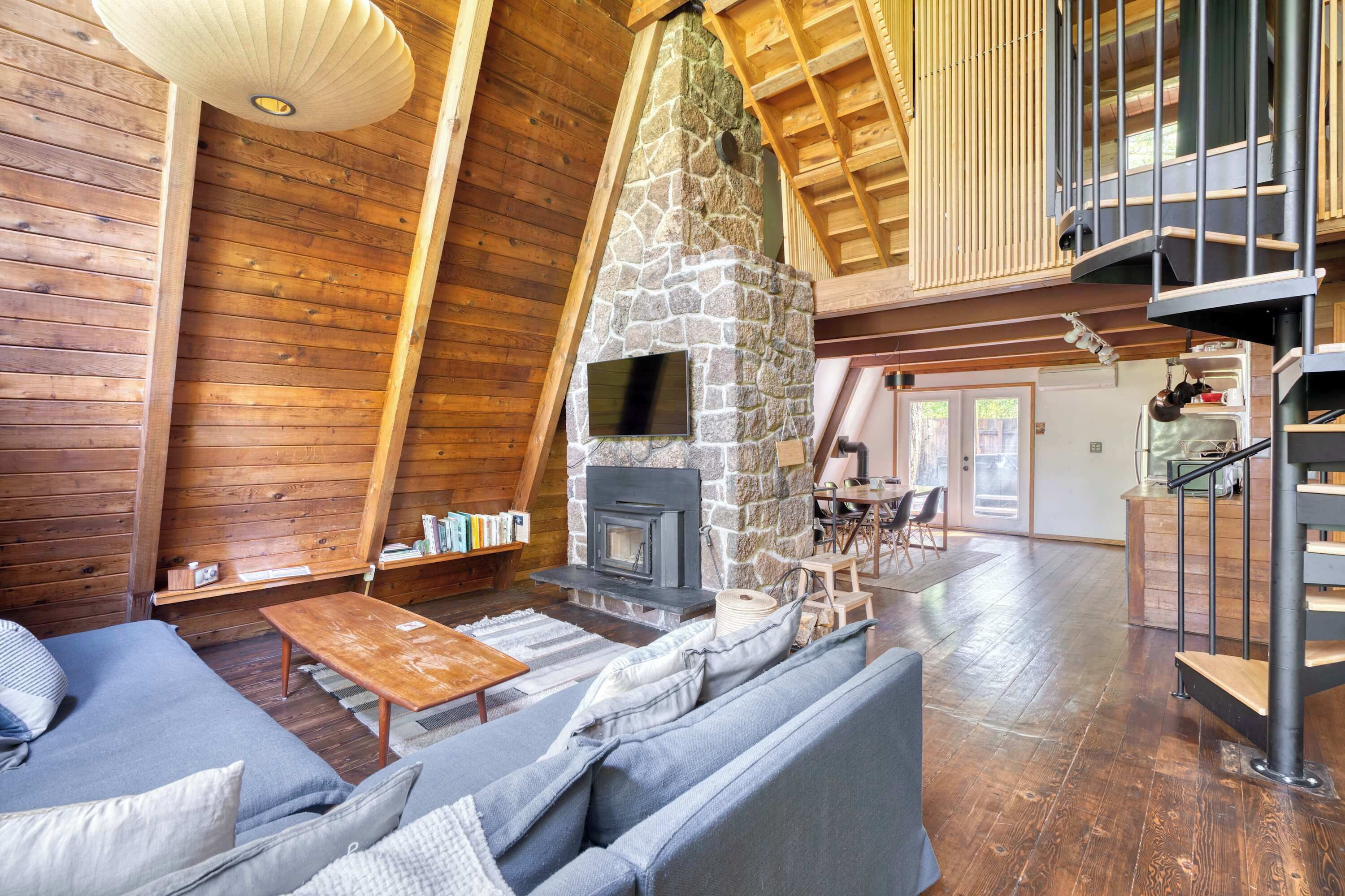 TV, fireplace, offices