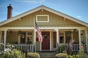 Exterior - Charming Home, Wonderful Neighborhood! (Portland)