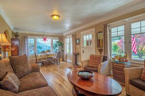 Offices - Charming Home, Wonderful Neighborhood! (Portland)