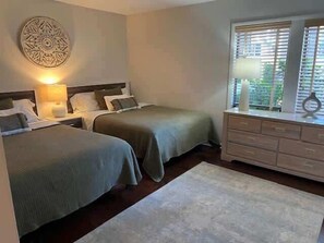 2 chambres, fer et planche à repasser, Wi-Fi, draps fournis