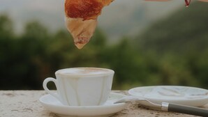 بوفيه فطور مجانًا يوميًا
