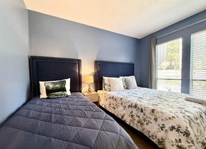2 chambres, fer et planche à repasser, Wi-Fi, draps fournis