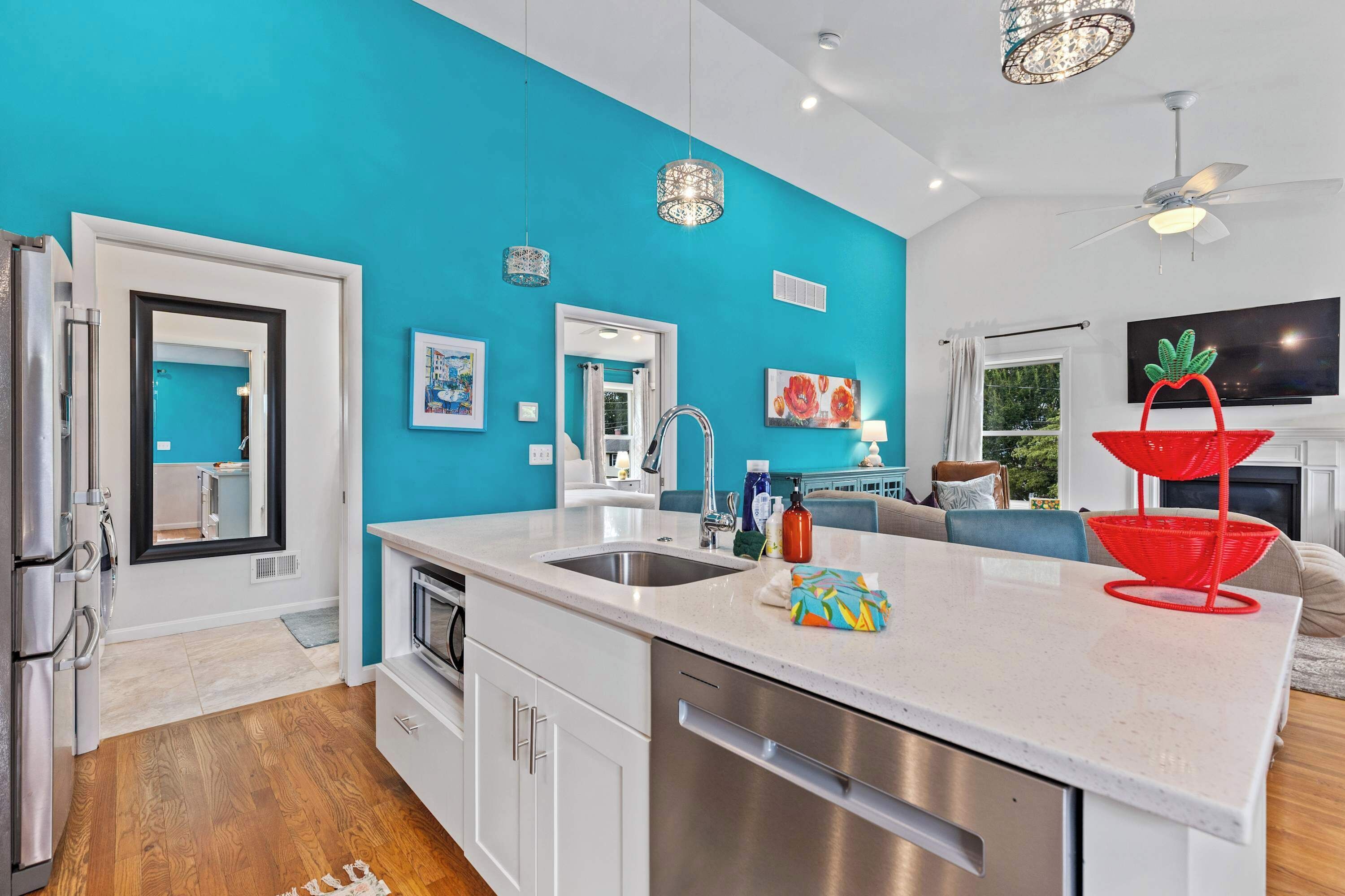 Geladeira, micro-ondas, fogão, cooktop