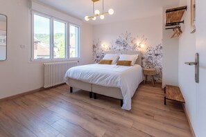 4 quartos, ferros/tábuas de passar roupa, Wi-Fi de cortesia