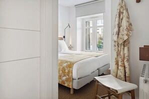 2 chambres, fer et planche à repasser, draps fournis