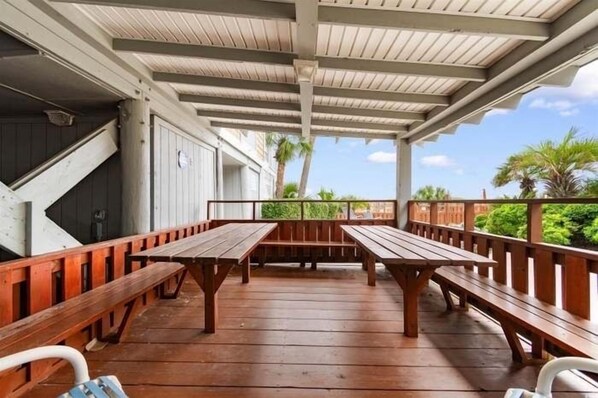 Outdoor dining - "Beach, Please!" – Steps to the Sand, Views for Days! North Myrtle Beach (North Myrtle Beach)