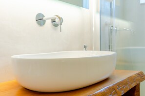 Shower - Modern high end villa with pool 2km from sea (Torre Vado)