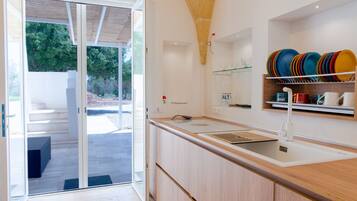 Réfrigérateur, micro-ondes, four, lave-vaisselle