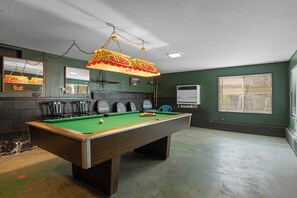 Games room - Boulder Bay Lakefront Getaway (Big Bear Lake)