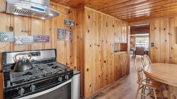 Nhà, quang cảnh hồ | Bếp riêng | Ấm điện