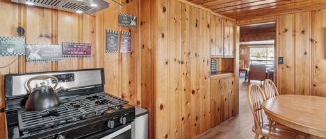 House, Lake View | Private kitchen | Electric kettle