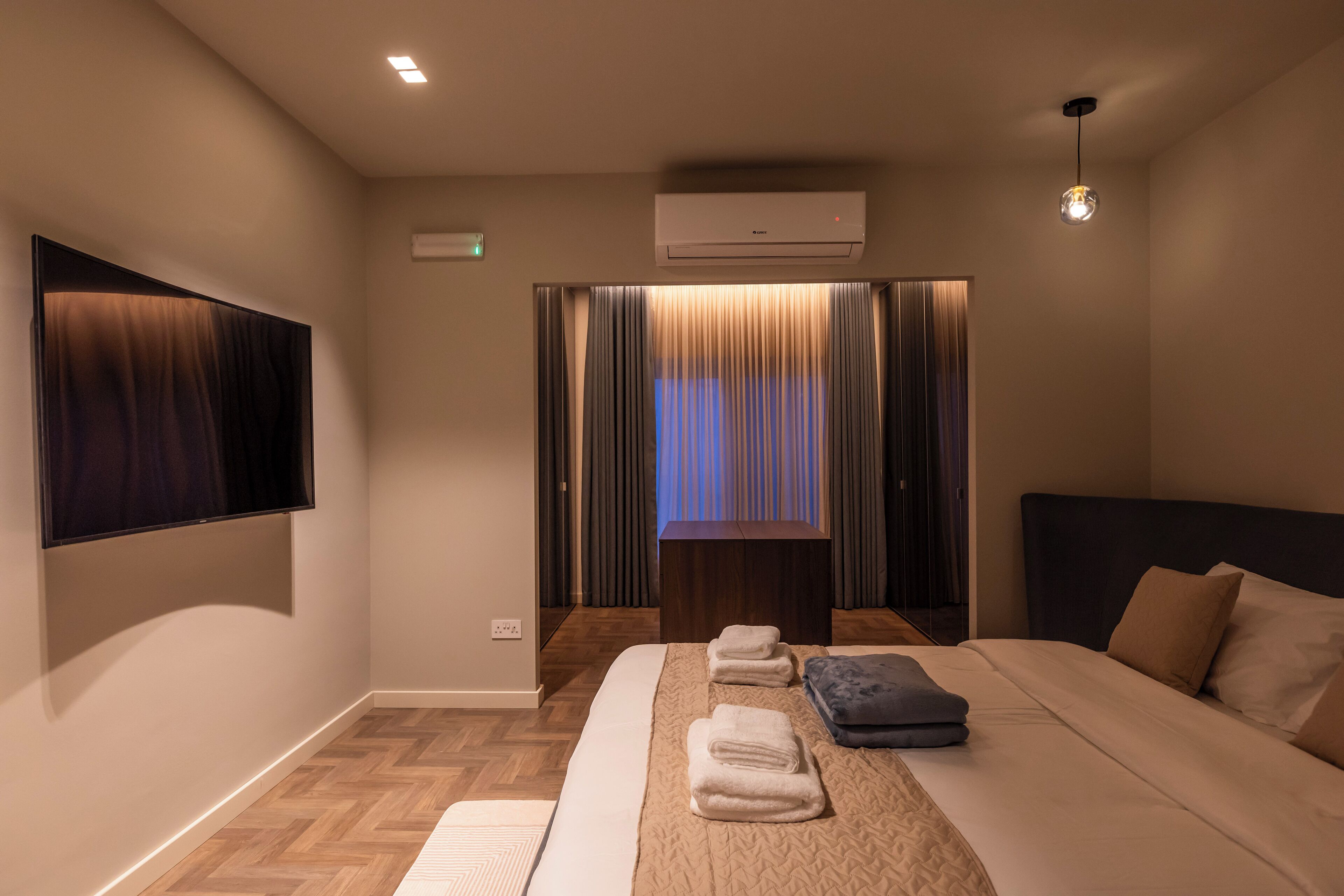 3 bedrooms, iron/ironing board, WiFi, bed sheets