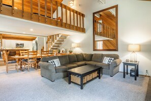 Smart TV, fireplace - Snowcreek Mountain Views 626 (Mammoth Lakes)