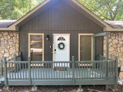 Sleeps 10, 5 Bedroom Home, Peaceful Neighborhood w/Community Pool Access