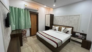 Superior Double Room | Desk, laptop workspace, free WiFi