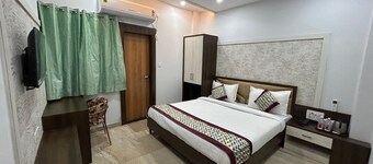 HOTEL SAHU 的 SANIDHYAM