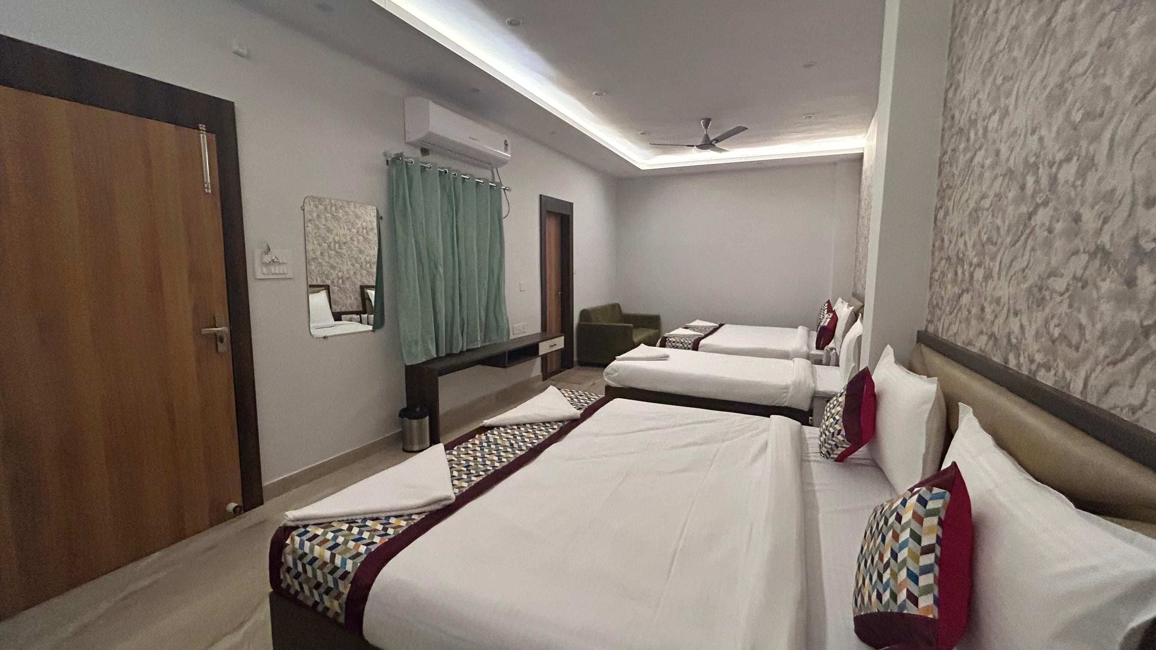 Desk, laptop workspace, free WiFi