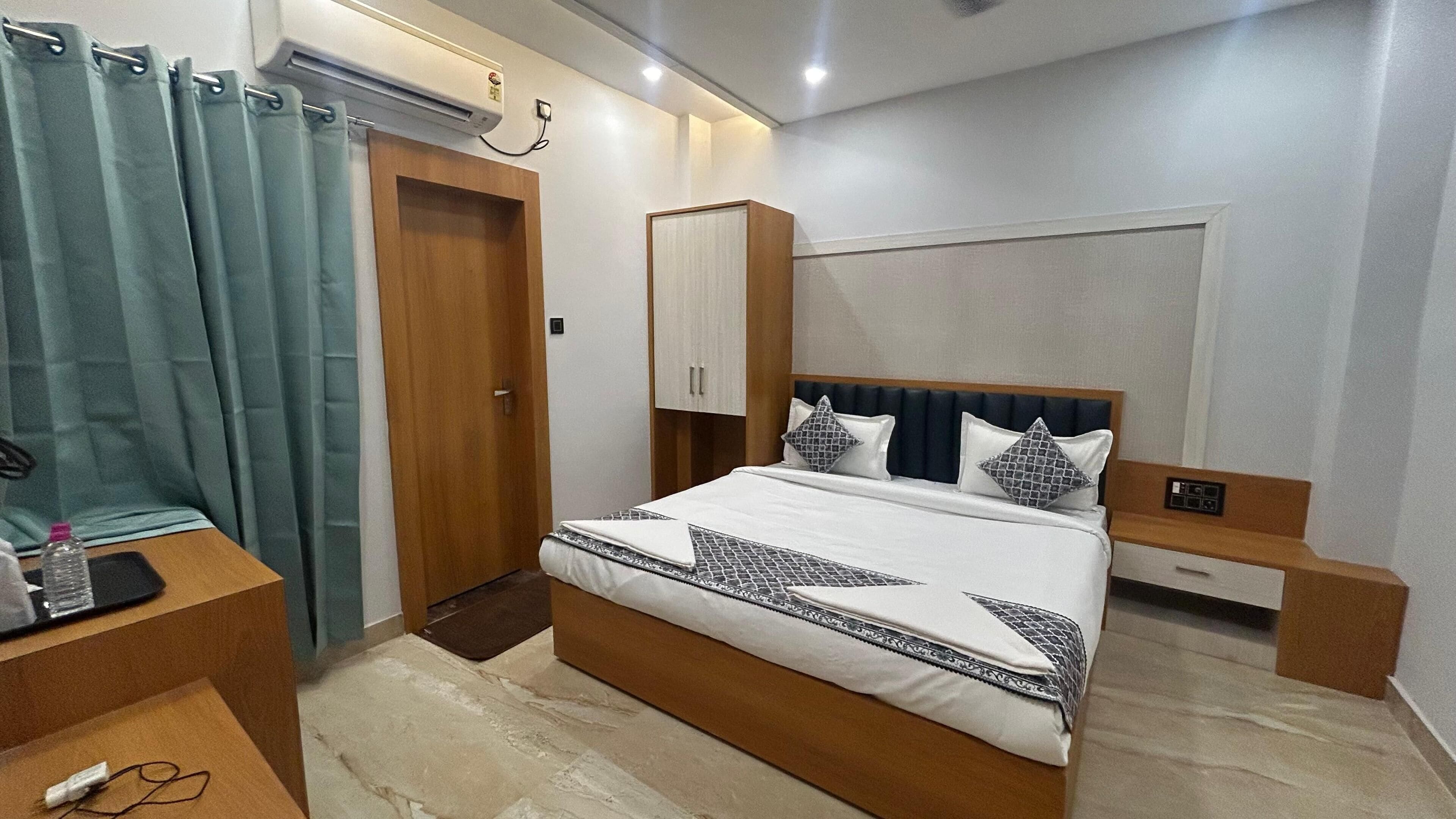 Superior Double Room | Desk, laptop workspace, free WiFi