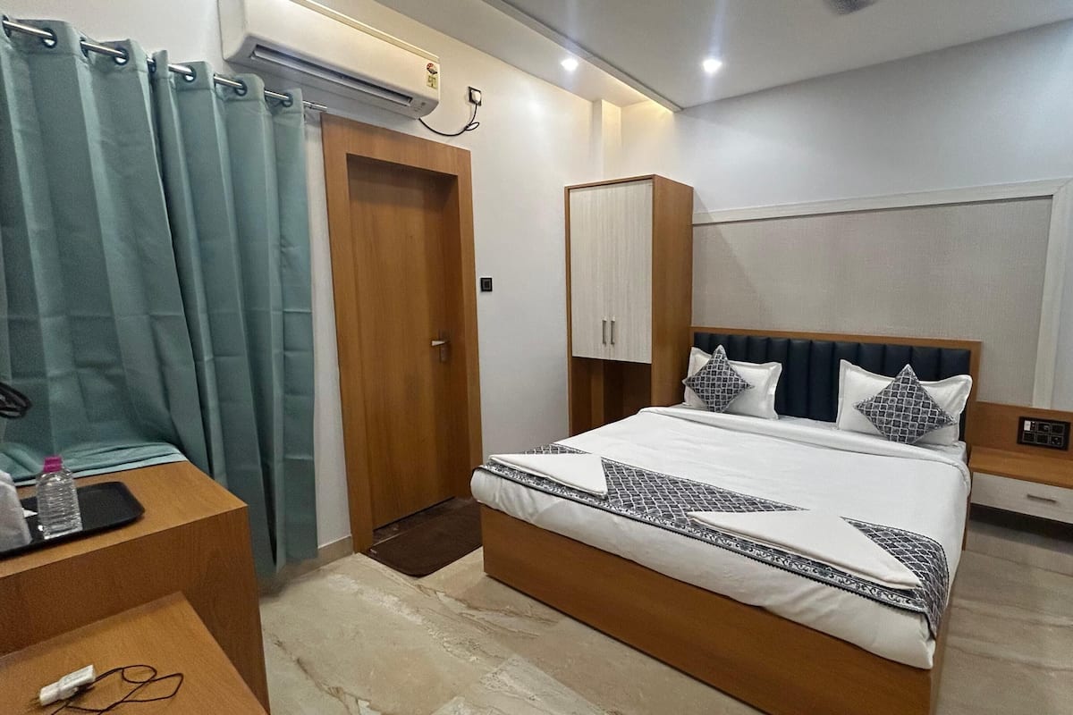 Superior Double Room | Desk, laptop workspace, free WiFi