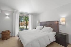 5 bedrooms, desk, iron/ironing board, free WiFi