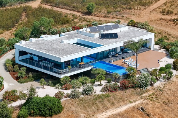 A secluded hilltop retreat blending architectural elegance with untouched Algarve landscapes. Discover tranquility above it all. #LuxuryVilla #AlgarveRetreat #BensafrimViews #HilltopEscape #ArchitecturalDesign #NatureMeetsLuxury #ModernVillaPortugal