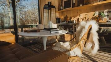 Luxury Cabin, Lake View | Living area