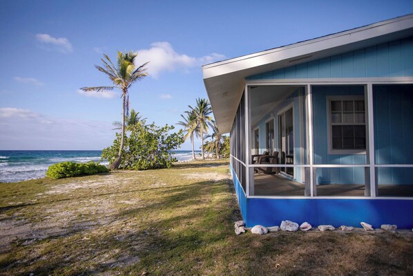 Terrace/patio - Casa Solemare Oceanfront Cottage (Stake Bay)