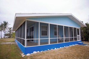 Exterior - Casa Solemare Oceanfront Cottage (Stake Bay)